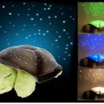 Broscuta-proiector de tavan cu 8 constelatii si 5 melodii + cablu USB 1 Broscuta-proiector de tavan cu 8 constelatii si 5 melodii + cablu USB