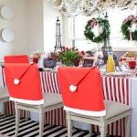 Set special de Craciun de 6 huse pentru scaune + 6 huse decorative pentru tacamuri