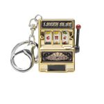 Breloc slot machine, interactiv, maneta functionala, 6 cm x 4 cm, S37-09