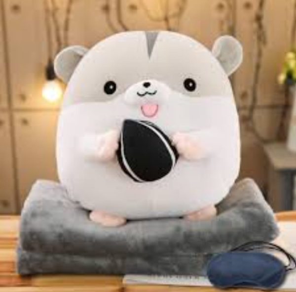 WhatsApp Image 2024-02-06 at 13.58.52 (2) Paturica pufoasa cu jucarie de plus multifunctionala, Model Urs, Gri,